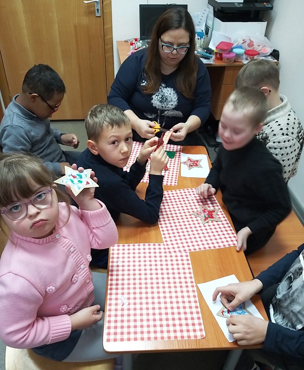 Изготовление новогодних игрушек в ГБУ РЦ Твери